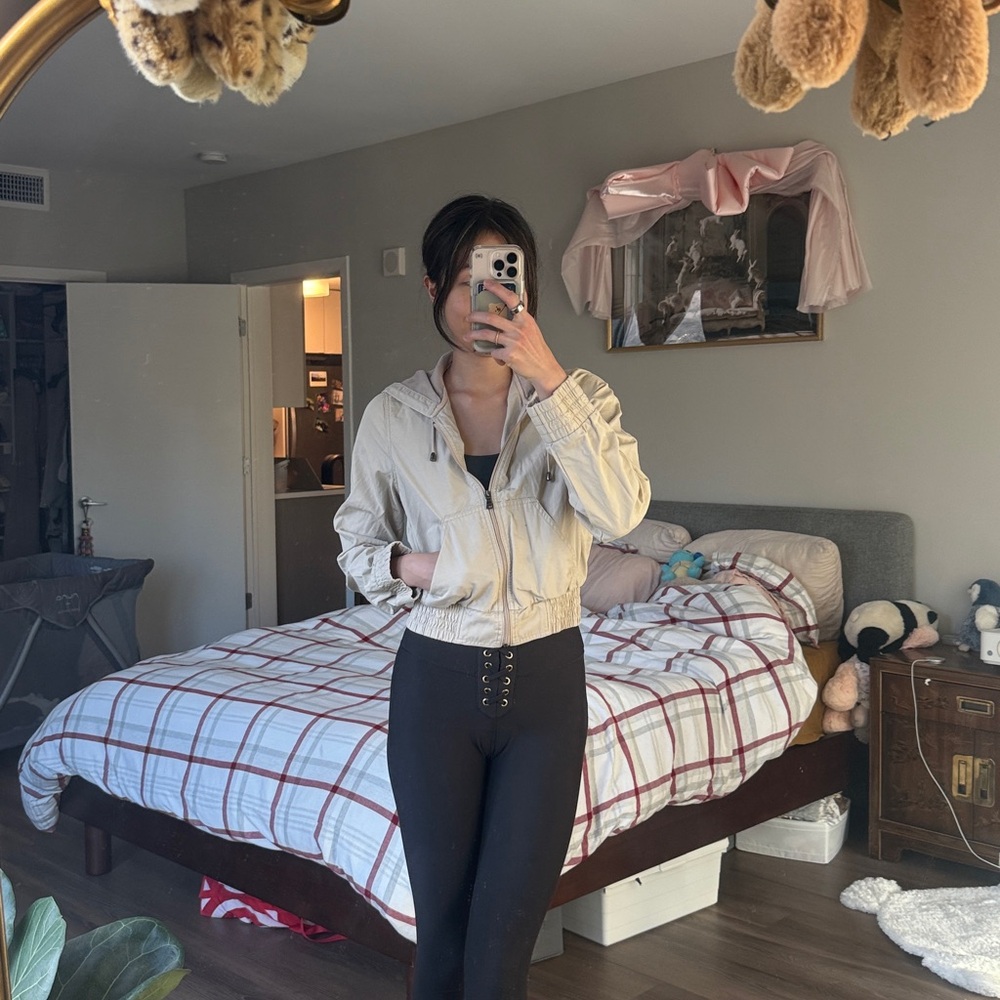 Vintage Guess Jeans beige cropped hoodie